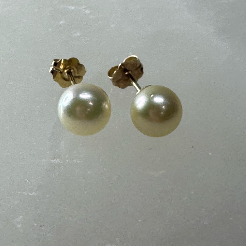 14K Solid Gold 6.1 MM Cultured Pearl Solitaire Earrings w/ Butterfly Backs .9g